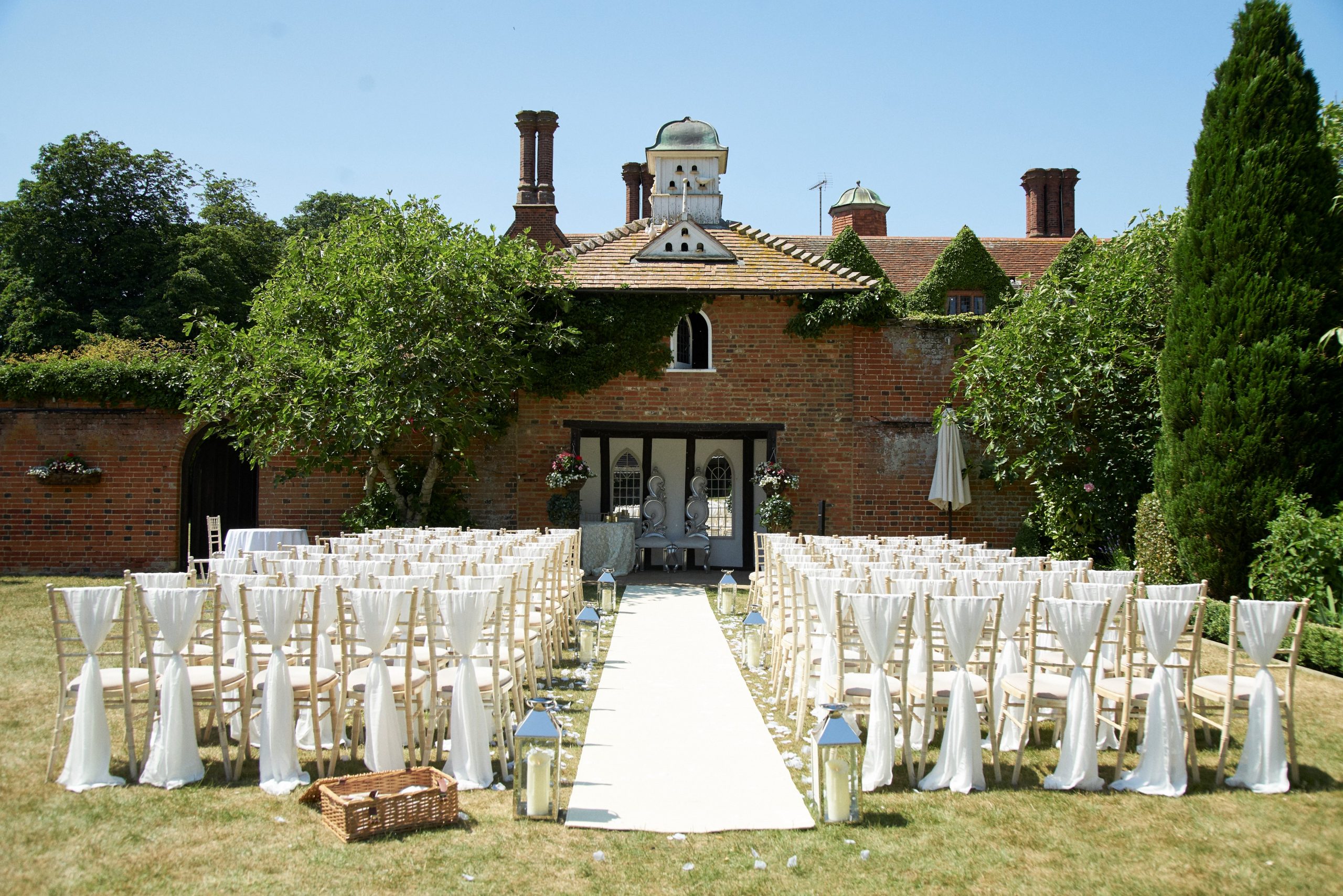 outdoor wedding ceremony decor