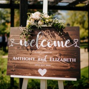 rustic-welcome-sign-wedding-cermony-essex